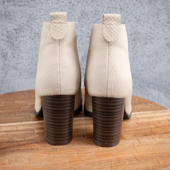 Journee Collection Womens Bellamy Bootie Ankle Faux Leather Stone 6M New - Picture 5 of 6